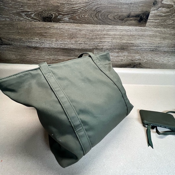 Vera Bradley Women’s Cotton Small Tote - Climbing Ivy Green - Picture 3 of 10